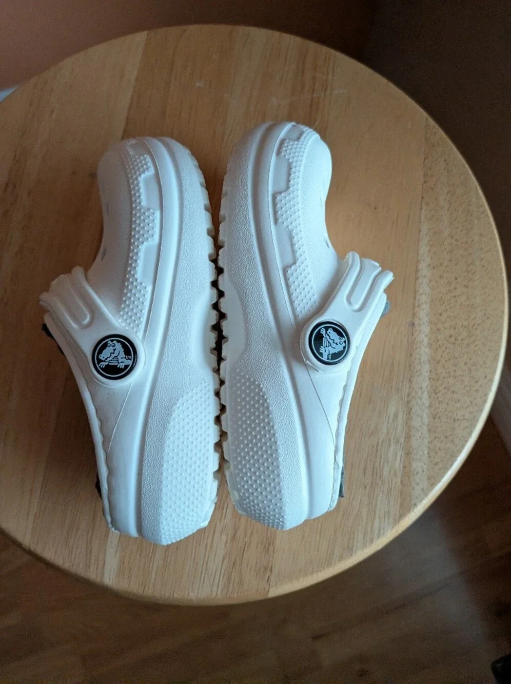 CROCS Kids Classic Clog with Gray Fleece Lining - White Size 8C